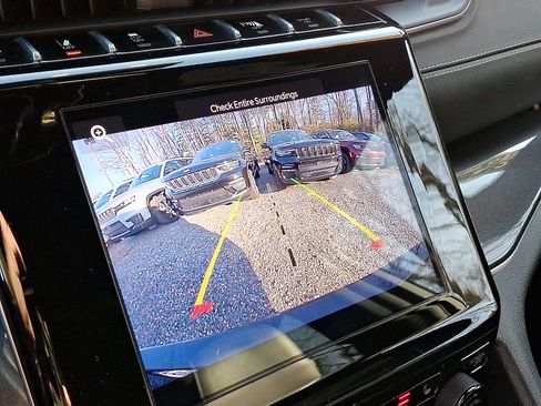 Certified 2023 Jeep Grand Cherokee L Laredo image 19