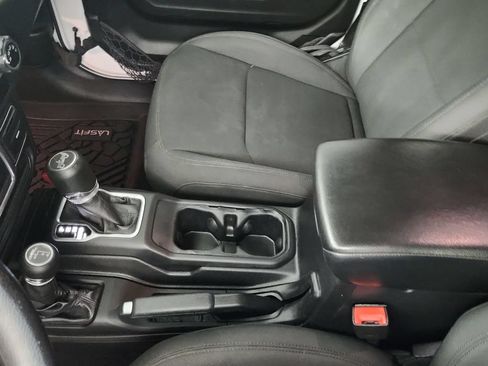 Used 2018 Jeep Wrangler Unlimited Sport AWD/4WD image 32
