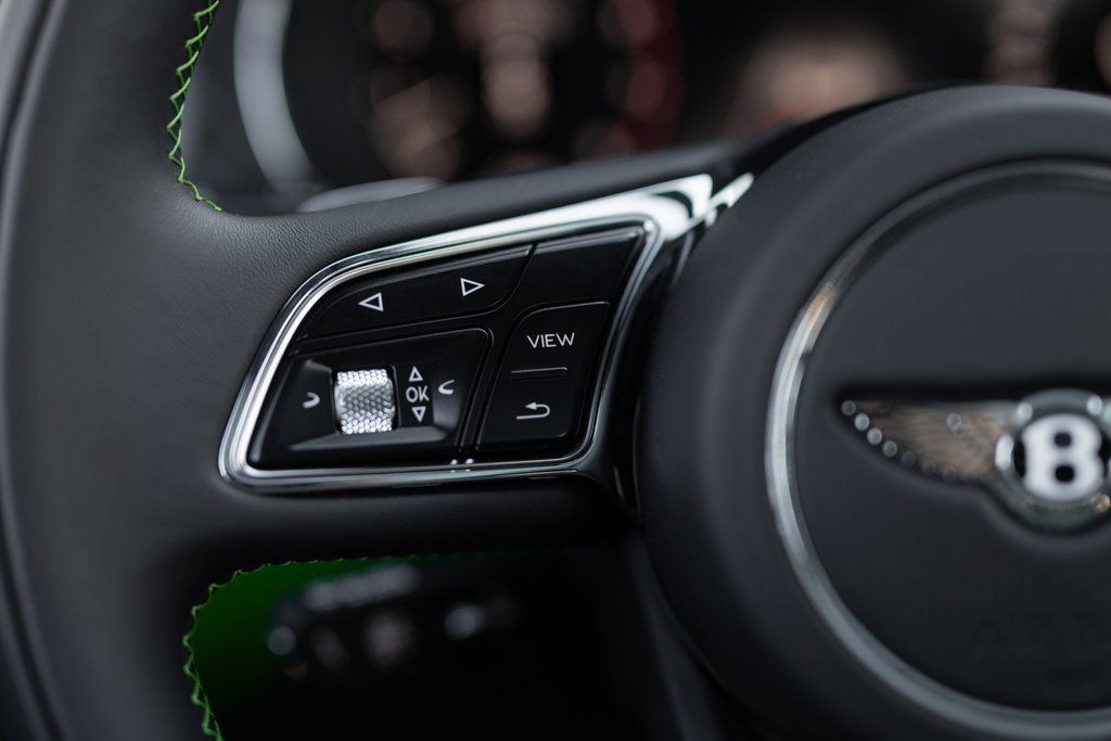 Used 2025 Bentley Bentayga AWD/4WD image 50