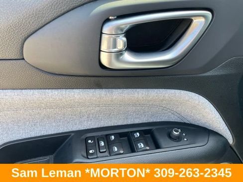 Used 2025 Jeep Compass Latitude AWD/4WD image 10