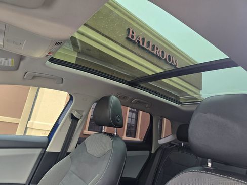 Used 2022 Volkswagen Taos SE image 38