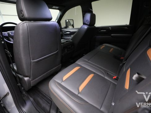 Used 2024 GMC Sierra 2500 AT4 w/ AT4 Premium Plus Package AWD/4WD image 9