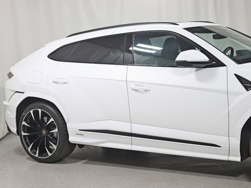 Used 2024 Lamborghini Urus S image 3