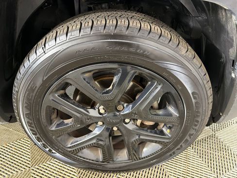 Used 2017 Jeep Renegade Altitude image 12