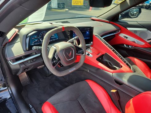 Used 2025 Chevrolet Corvette Z06 RWD image 11