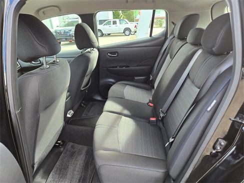 Used 2022 Nissan Leaf SV image 18