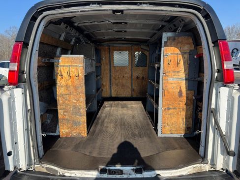 Used 2017 GMC Savana 2500 image 16