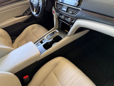 Used 2020 Honda Accord Touring image 32