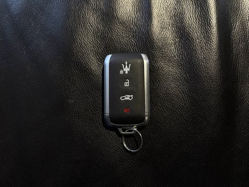 Used 2023 Maserati MC20 Coupe RWD image 40