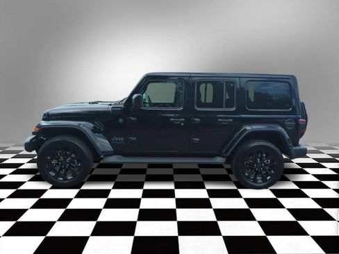 Used 2025 Jeep Wrangler Unlimited Sahara AWD/4WD image 4