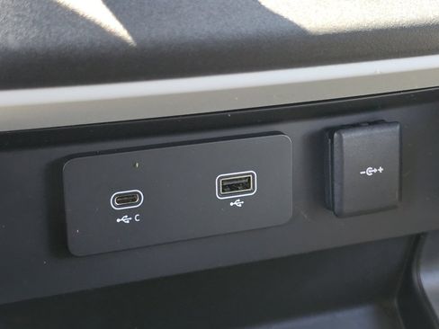 Used 2023 Land Rover Defender 130 S image 21