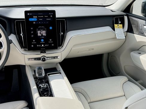 New 2026 Volvo XC60 B5 Ultra w/ Climate Package image 23