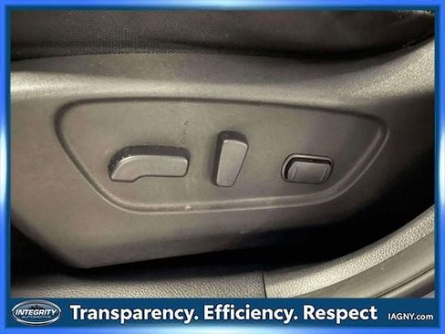 Used 2019 Nissan Rogue SV w/ Premium Package image 17