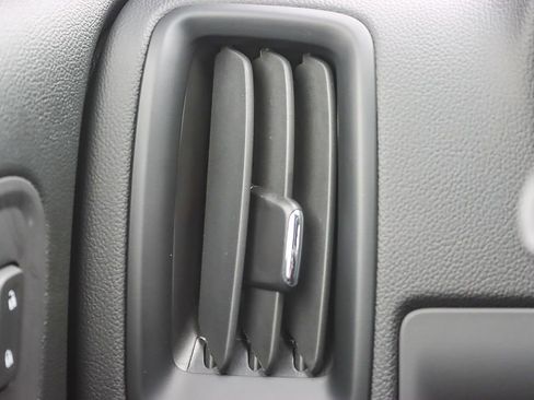 Used 2021 Chevrolet Colorado LT w/ Safety Package image 46