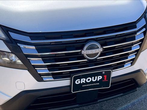 Used 2025 Nissan Rogue SV image 28