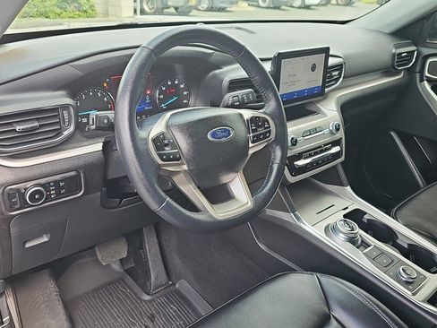 Used 2023 Ford Explorer XLT w/ Equipment Group 202A AWD/4WD image 16