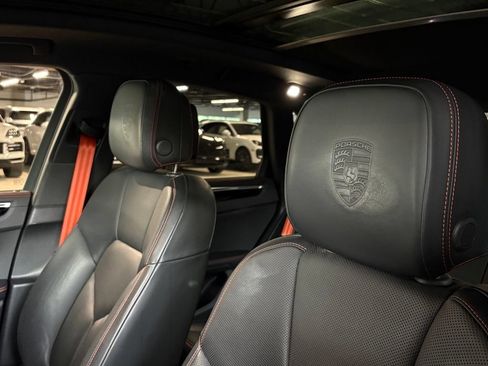 Used 2023 Porsche Macan AWD/4WD image 25