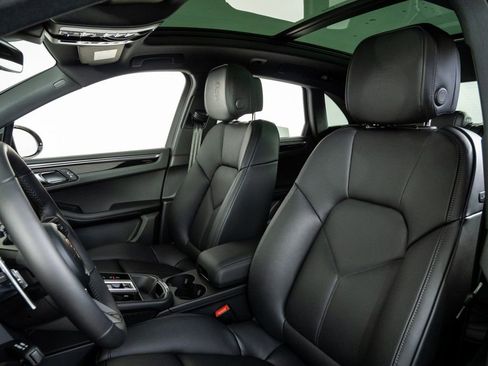 New 2026 Porsche Macan image 5