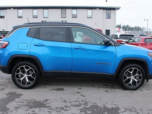 Used 2024 Jeep Compass Limited image 6