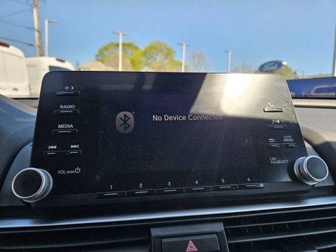 Used 2018 Honda Accord LX image 19