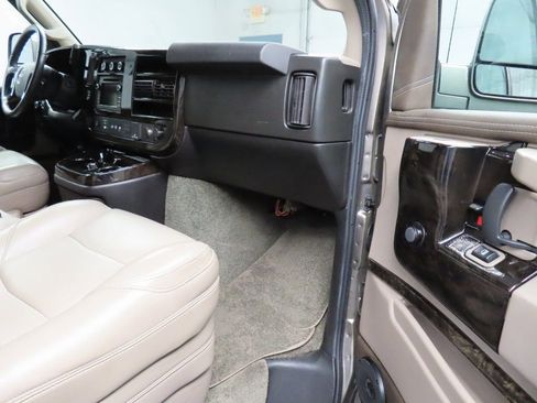 Used 2021 GMC Savana 2500 image 26