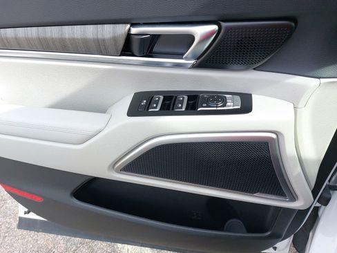 Used 2025 Kia Telluride EX w/ EX Captain's Chair Package image 29