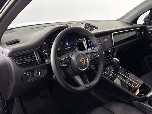 Certified 2026 Porsche Macan AWD/4WD image 3