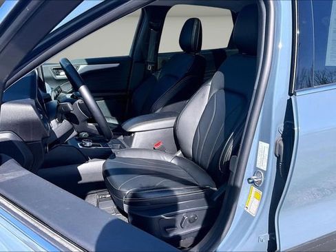 Used 2025 Ford Escape Platinum w/ Premium Technology Package image 21