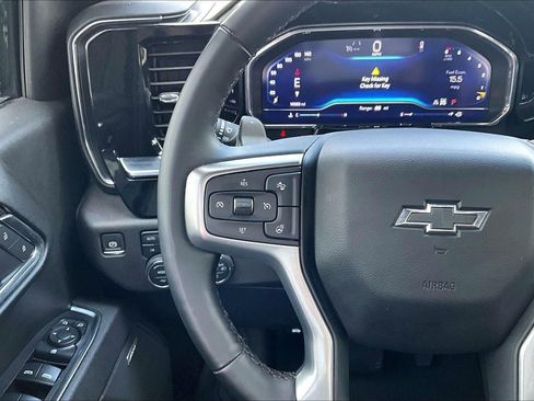 Used 2025 Chevrolet Silverado 1500 LT Trail Boss w/ Convenience Package II image 18