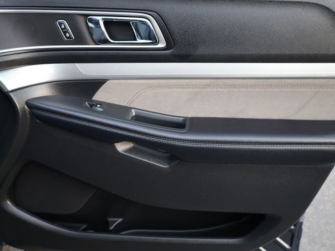 Used 2017 Ford Explorer XLT w/ Equipment Group 202A image 19