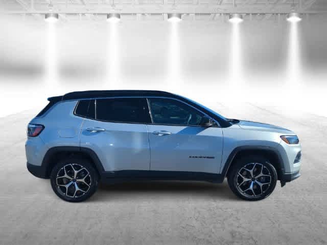 Certified 2025 Jeep Compass Limited AWD/4WD image 9