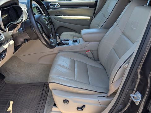 Used 2018 Jeep Grand Cherokee Overland AWD/4WD image 13
