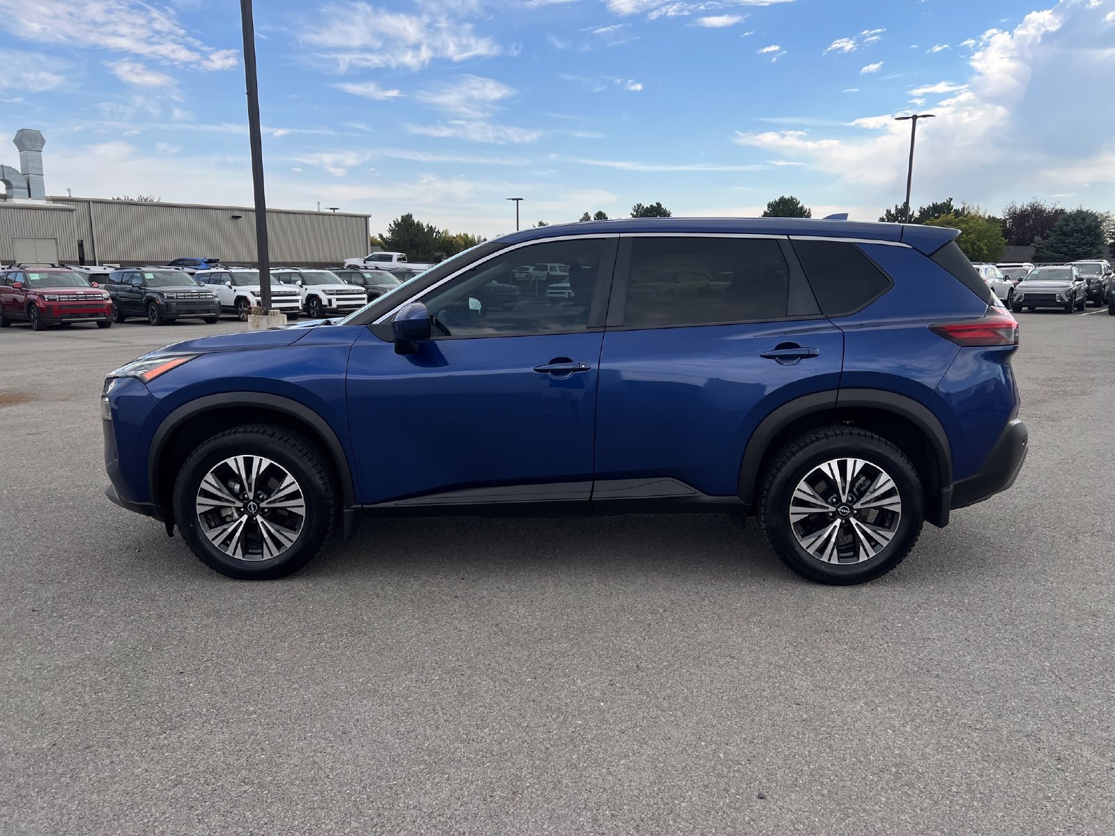 Used 2023 Nissan Rogue SV AWD/4WD image 6