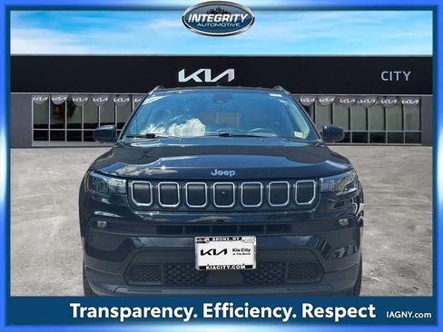 Used 2022 Jeep Compass Latitude AWD/4WD image 2