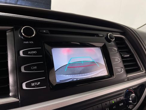 Used 2019 Toyota Highlander LE FWD image 21