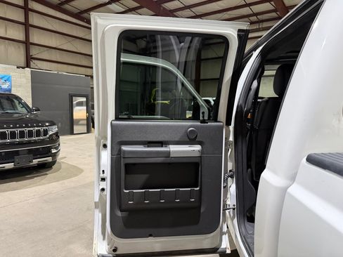 Used 2014 Ford F250 Lariat w/ Lariat Ultimate Package AWD/4WD image 15