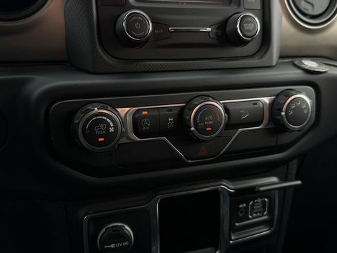 Used 2018 Jeep Wrangler Sport AWD/4WD image 10