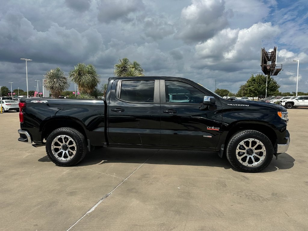 Used 2024 Chevrolet Silverado 1500 LT AWD/4WD image 2