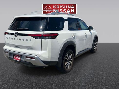 Used 2024 Nissan Pathfinder SL AWD/4WD image 6