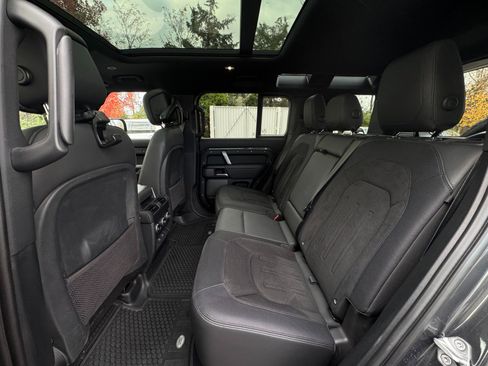 Used 2023 Land Rover Defender 110 image 49