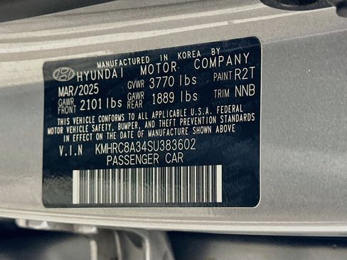Used 2025 Hyundai Venue SEL FWD image 12
