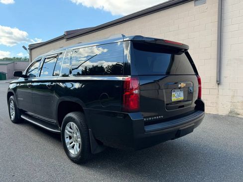 Used 2020 Chevrolet Suburban LT w/ Luxury Package AWD/4WD image 5