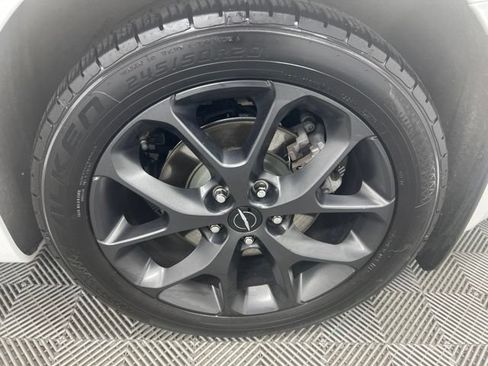 Used 2022 Chrysler Pacifica Touring-L w/ Uconnect Theater Family Group AWD/4WD image 11