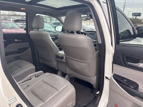 Used 2015 Toyota Highlander Limited Platinum image 35