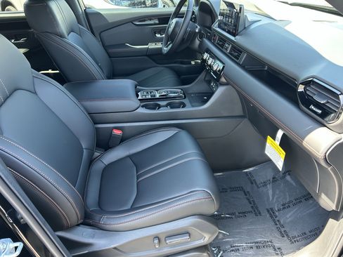 New 2025 Honda Pilot TrailSport image 9