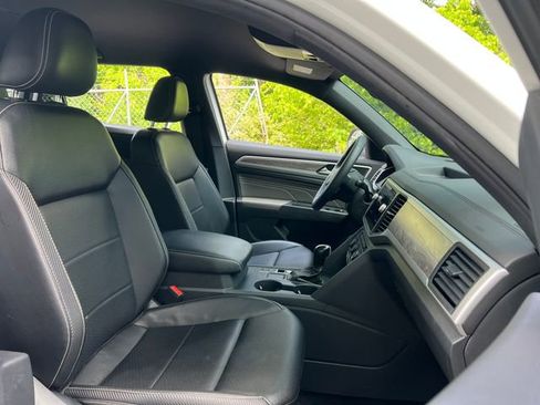 Used 2021 Volkswagen Atlas Cross Sport SE image 36