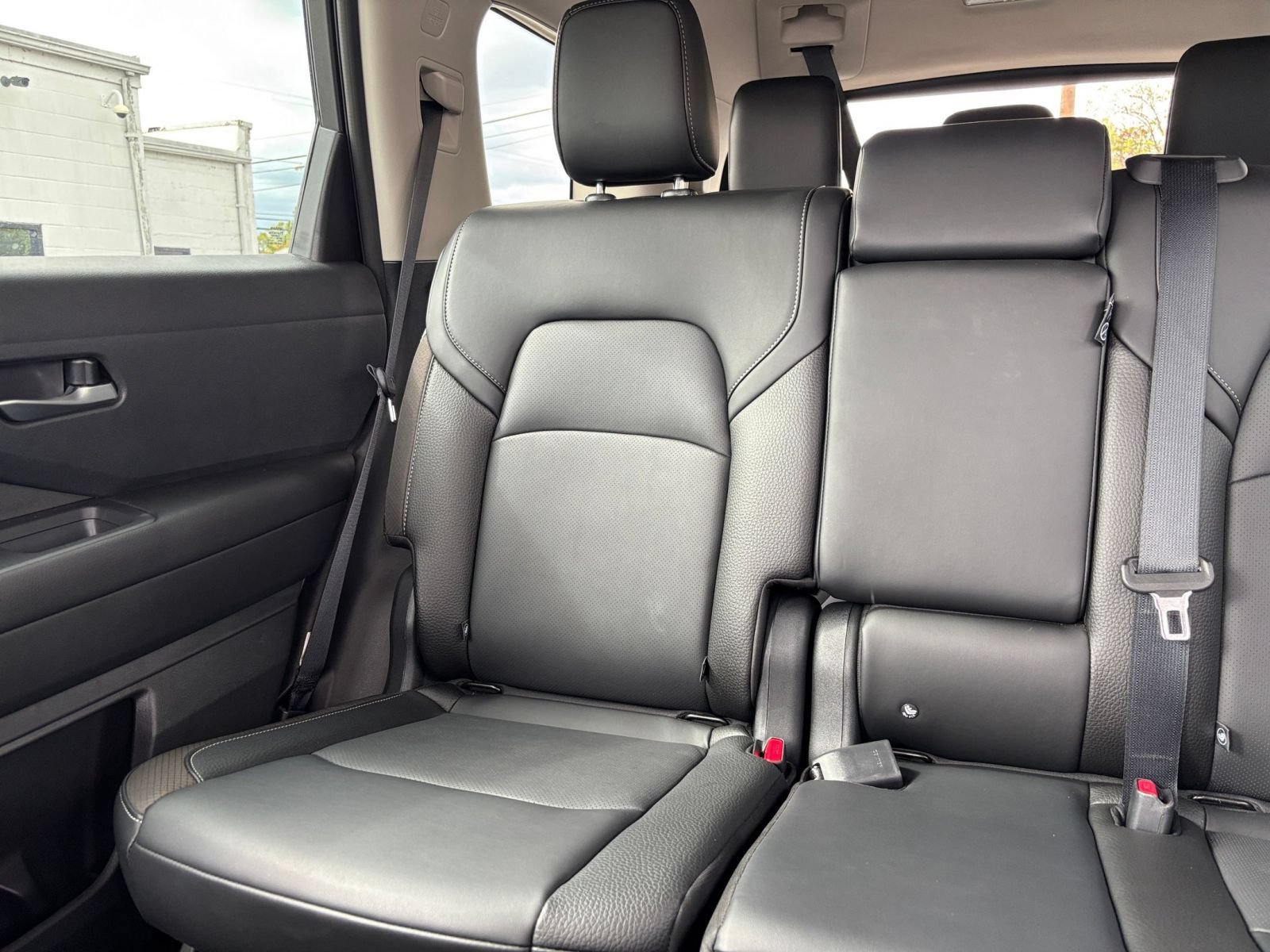 Used 2026 Nissan Pathfinder SL FWD image 41