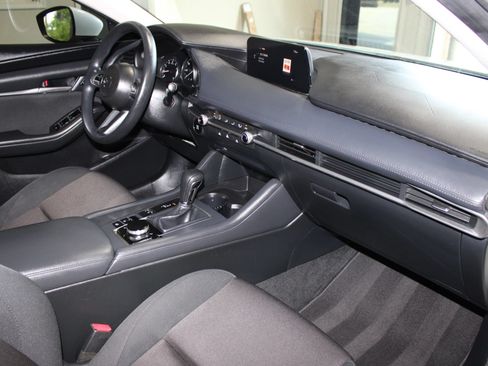 Used 2020 MAZDA MAZDA3 Sedan FWD image 31