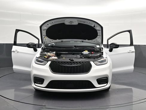 Used 2024 Chrysler Pacifica Limited FWD image 38