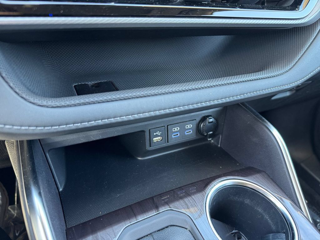 Certified 2022 Toyota Highlander Platinum AWD/4WD image 24